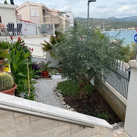 Oktobus Rogoznica (Sibenik-Knin)