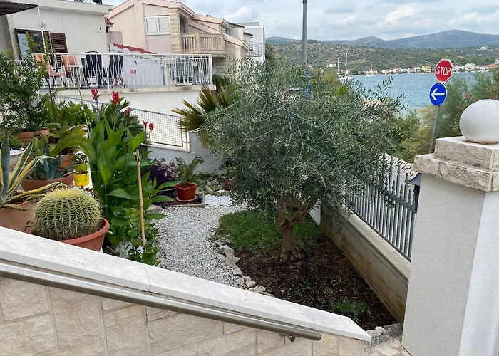 Oktobus Rogoznica (Sibenik-Knin)